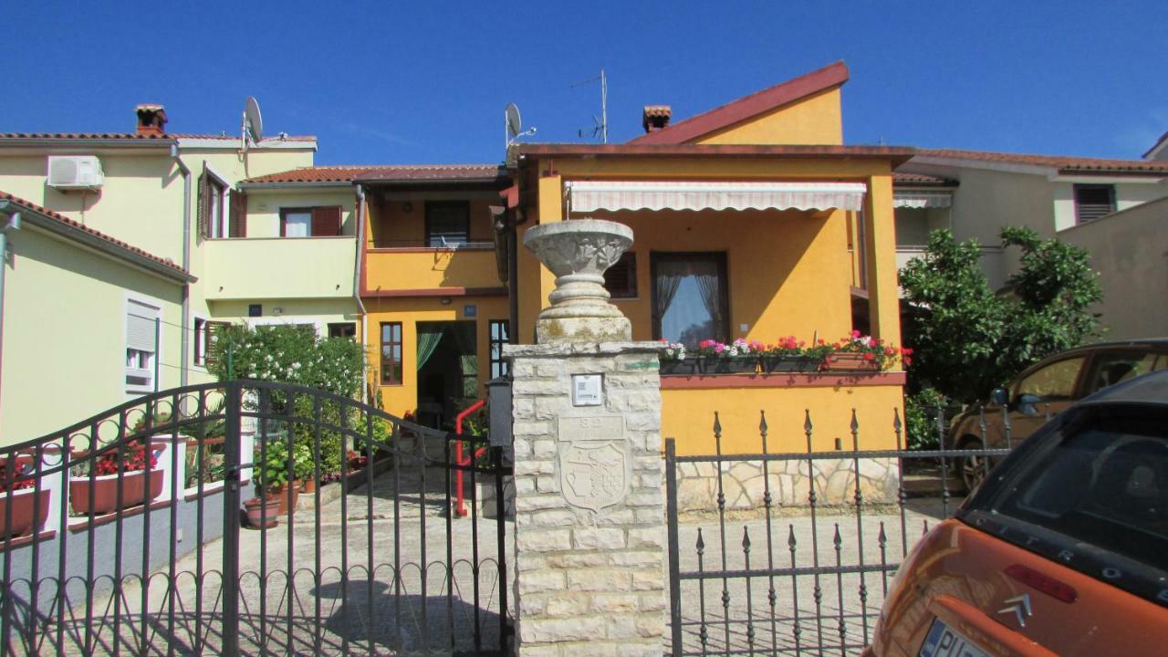 Apartmani Petunia Фажана Экстерьер фото
